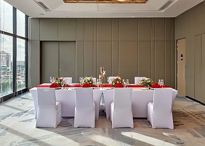 By Ihg